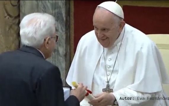 El Papa Francisco entrega el Premio Pablo VI al presidente italiano Sergio Mattarella  