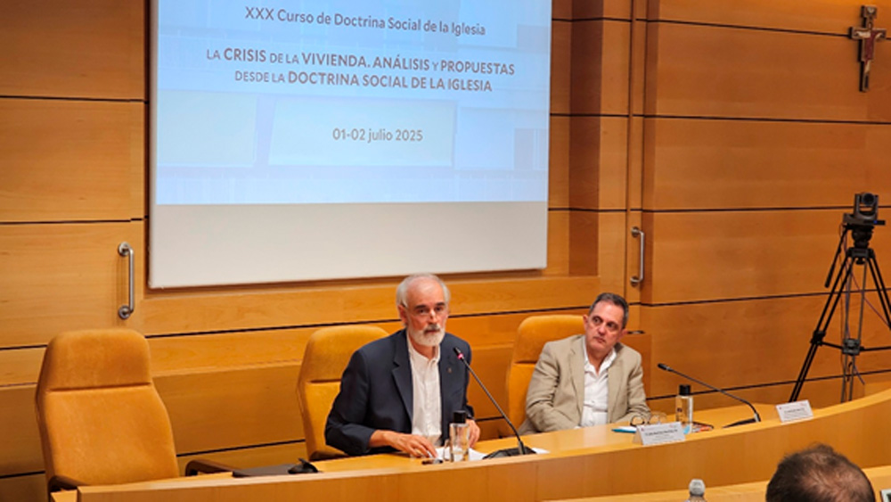 Julio Martínez aborda el derecho a la vivienda en el marco del bien común y los bienes comunes