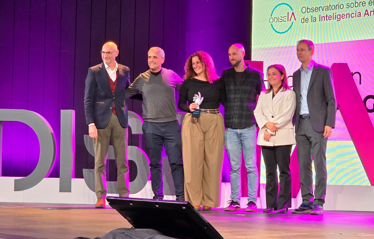 Los ganadores del primer Hackathon, el equipo “Dilo fácil”