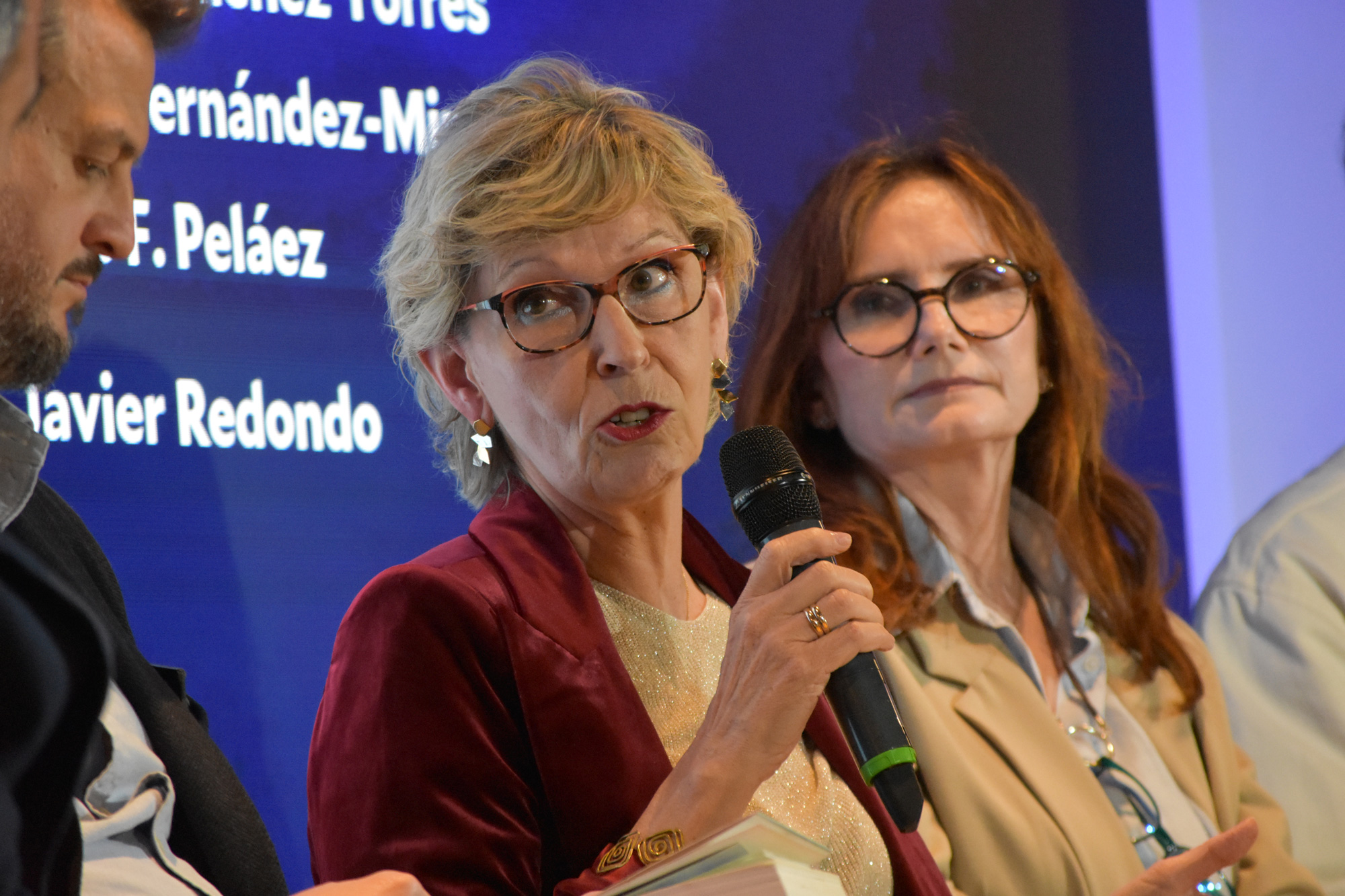 Beatriz Becerra, en el centro