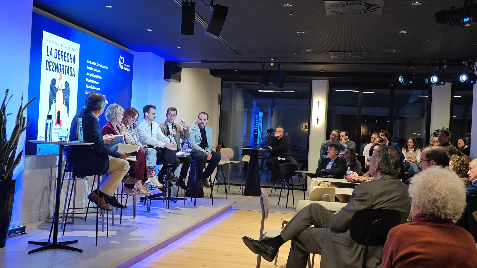 De izqda. a dcha. Armando Zerolo, Beatriz Becerra, María Blanco, Joseba Pons, David Jiménez y Joseba Louzao